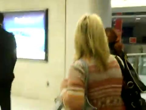 Demi Lovato arriving in Detroit - Tuesday_ November 15th_ 2011 1802
