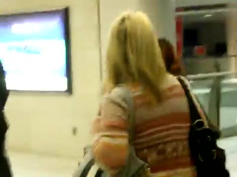 Demi Lovato arriving in Detroit - Tuesday_ November 15th_ 2011 1837