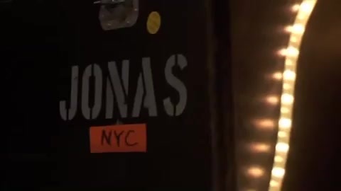 Demi Lovato & Jonas Brothers - Behind The Scenes (2010 Walmart Soundcheck).mp4 0101