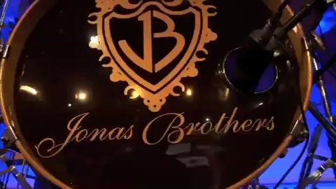 Demi Lovato & Jonas Brothers - Behind The Scenes (2010 Walmart Soundcheck).mp4 0165