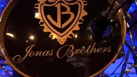 Demi Lovato & Jonas Brothers - Behind The Scenes (2010 Walmart Soundcheck).mp4 0184