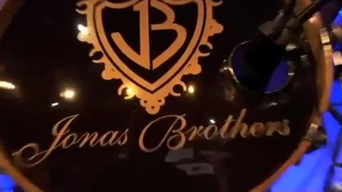 Demi Lovato & Jonas Brothers - Behind The Scenes (2010 Walmart Soundcheck).mp4 0195