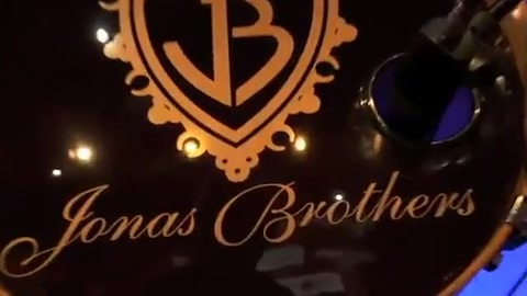 Demi Lovato & Jonas Brothers - Behind The Scenes (2010 Walmart Soundcheck).mp4 0235