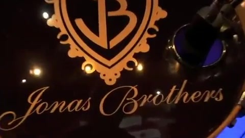 Demi Lovato & Jonas Brothers - Behind The Scenes (2010 Walmart Soundcheck).mp4 0239