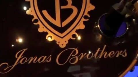 Demi Lovato & Jonas Brothers - Behind The Scenes (2010 Walmart Soundcheck).mp4 0243