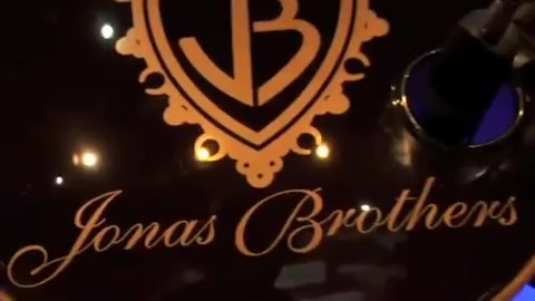 Demi Lovato & Jonas Brothers - Behind The Scenes (2010 Walmart Soundcheck).mp4 0268