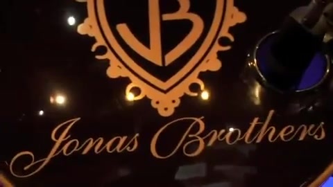 Demi Lovato & Jonas Brothers - Behind The Scenes (2010 Walmart Soundcheck).mp4 0290