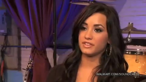 Demi Lovato & Jonas Brothers - Behind The Scenes (2010 Walmart Soundcheck).mp4 2510