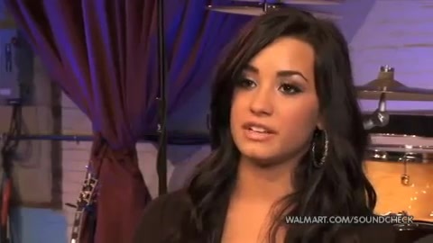 Demi Lovato & Jonas Brothers - Behind The Scenes (2010 Walmart Soundcheck).mp4 2528