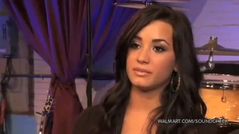 Demi Lovato & Jonas Brothers - Behind The Scenes (2010 Walmart Soundcheck).mp4 2536