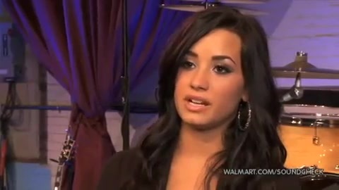 Demi Lovato & Jonas Brothers - Behind The Scenes (2010 Walmart Soundcheck).mp4 2564