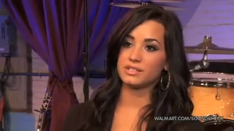 Demi Lovato & Jonas Brothers - Behind The Scenes (2010 Walmart Soundcheck).mp4 2582