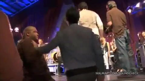 Demi Lovato & Jonas Brothers - Behind The Scenes (2010 Walmart Soundcheck).mp4 2230