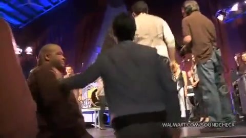 Demi Lovato & Jonas Brothers - Behind The Scenes (2010 Walmart Soundcheck).mp4 2232