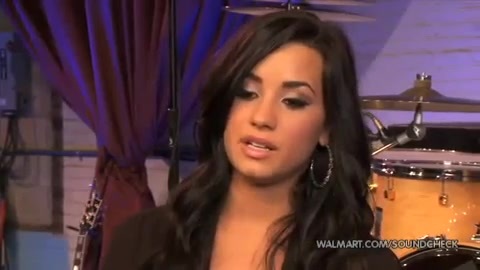 Demi Lovato & Jonas Brothers - Behind The Scenes (2010 Walmart Soundcheck).mp4 2654