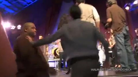 Demi Lovato & Jonas Brothers - Behind The Scenes (2010 Walmart Soundcheck).mp4 2244