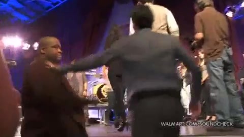 Demi Lovato & Jonas Brothers - Behind The Scenes (2010 Walmart Soundcheck).mp4 2255