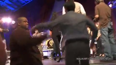 Demi Lovato & Jonas Brothers - Behind The Scenes (2010 Walmart Soundcheck).mp4 2265