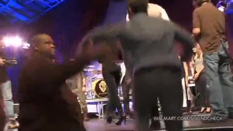 Demi Lovato & Jonas Brothers - Behind The Scenes (2010 Walmart Soundcheck).mp4 2272