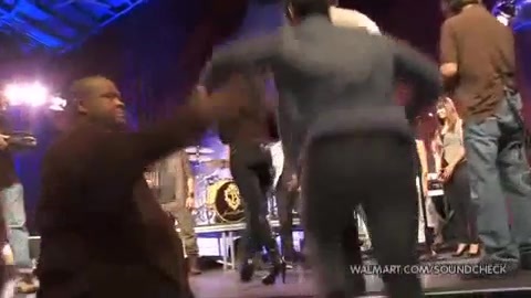 Demi Lovato & Jonas Brothers - Behind The Scenes (2010 Walmart Soundcheck).mp4 2276