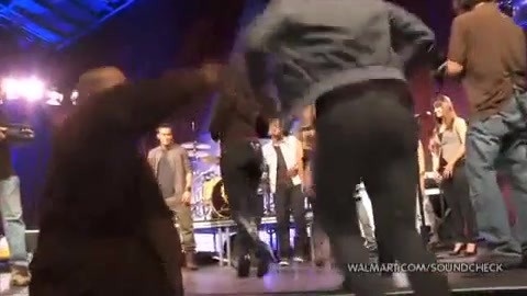 Demi Lovato & Jonas Brothers - Behind The Scenes (2010 Walmart Soundcheck).mp4 2295