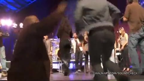 Demi Lovato & Jonas Brothers - Behind The Scenes (2010 Walmart Soundcheck).mp4 2304