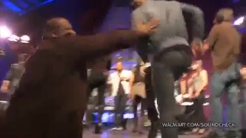 Demi Lovato & Jonas Brothers - Behind The Scenes (2010 Walmart Soundcheck).mp4 2318