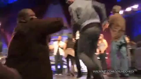 Demi Lovato & Jonas Brothers - Behind The Scenes (2010 Walmart Soundcheck).mp4 2341