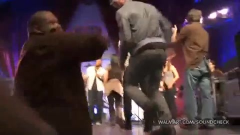 Demi Lovato & Jonas Brothers - Behind The Scenes (2010 Walmart Soundcheck).mp4 2349