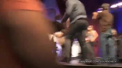 Demi Lovato & Jonas Brothers - Behind The Scenes (2010 Walmart Soundcheck).mp4 2364