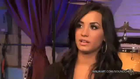 Demi Lovato & Jonas Brothers - Behind The Scenes (2010 Walmart Soundcheck).mp4 2398
