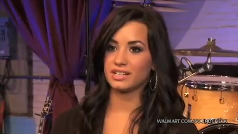 Demi Lovato & Jonas Brothers - Behind The Scenes (2010 Walmart Soundcheck).mp4 2915