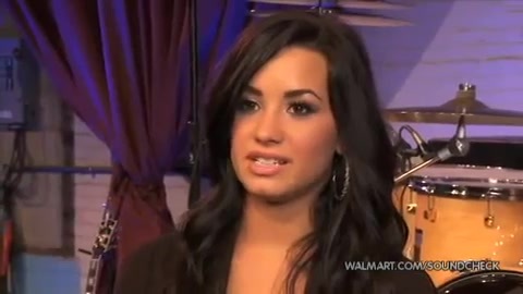 Demi Lovato & Jonas Brothers - Behind The Scenes (2010 Walmart Soundcheck).mp4 2932