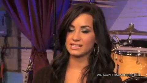 Demi Lovato & Jonas Brothers - Behind The Scenes (2010 Walmart Soundcheck).mp4 2949