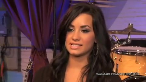 Demi Lovato & Jonas Brothers - Behind The Scenes (2010 Walmart Soundcheck).mp4 2957