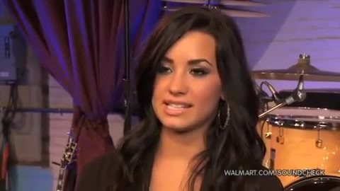 Demi Lovato & Jonas Brothers - Behind The Scenes (2010 Walmart Soundcheck).mp4 2959