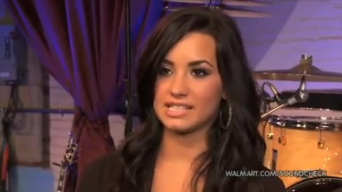 Demi Lovato & Jonas Brothers - Behind The Scenes (2010 Walmart Soundcheck).mp4 2978