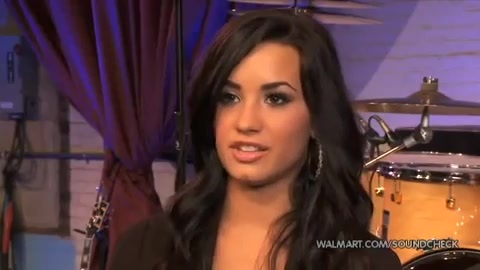 Demi Lovato & Jonas Brothers - Behind The Scenes (2010 Walmart Soundcheck).mp4 3011