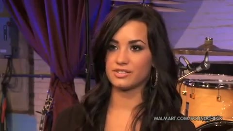 Demi Lovato & Jonas Brothers - Behind The Scenes (2010 Walmart Soundcheck).mp4 3028
