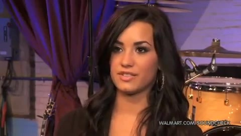 Demi Lovato & Jonas Brothers - Behind The Scenes (2010 Walmart Soundcheck).mp4 3036