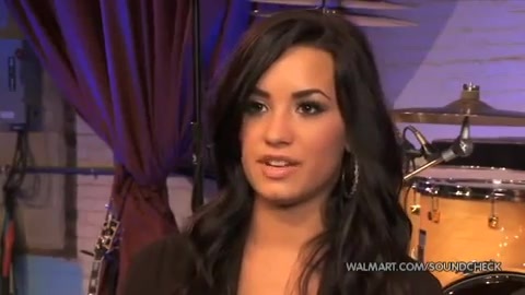 Demi Lovato & Jonas Brothers - Behind The Scenes (2010 Walmart Soundcheck).mp4 3040