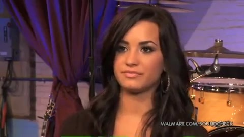 Demi Lovato & Jonas Brothers - Behind The Scenes (2010 Walmart Soundcheck).mp4 3072