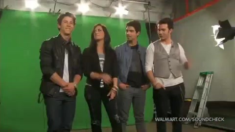 Demi Lovato & Jonas Brothers - Behind The Scenes (2010 Walmart Soundcheck).mp4 3090