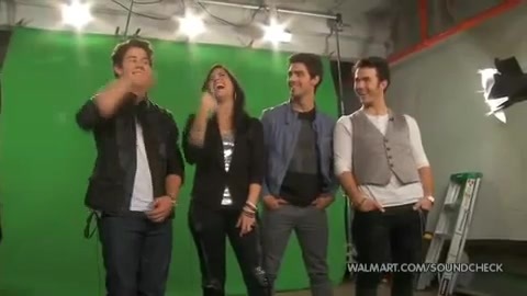 Demi Lovato & Jonas Brothers - Behind The Scenes (2010 Walmart Soundcheck).mp4 3506