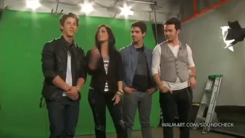 Demi Lovato & Jonas Brothers - Behind The Scenes (2010 Walmart Soundcheck).mp4 3105