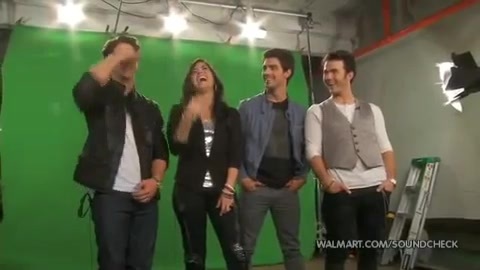 Demi Lovato & Jonas Brothers - Behind The Scenes (2010 Walmart Soundcheck).mp4 3516