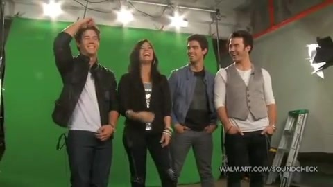 Demi Lovato & Jonas Brothers - Behind The Scenes (2010 Walmart Soundcheck).mp4 3562