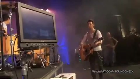 Demi Lovato & Jonas Brothers - Behind The Scenes (2010 Walmart Soundcheck).mp4 4004