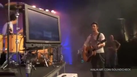 Demi Lovato & Jonas Brothers - Behind The Scenes (2010 Walmart Soundcheck).mp4 4037