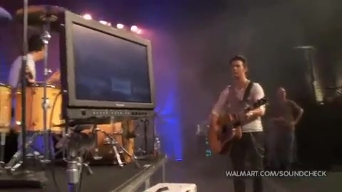 Demi Lovato & Jonas Brothers - Behind The Scenes (2010 Walmart Soundcheck).mp4 4043